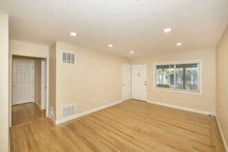 691 Roble Ave in Menlo Park, CA - Building Photo - Building Photo