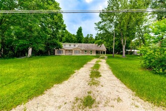 47 Blue Lake Dr in Huffman, TX - Building Photo - Building Photo