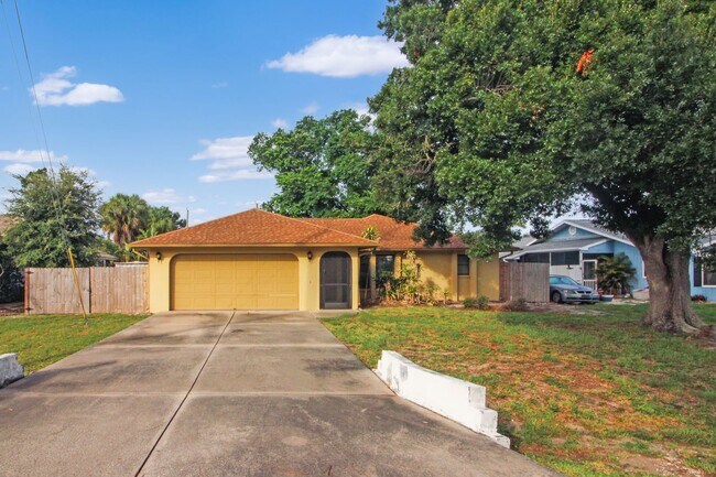 832 Golf Dr