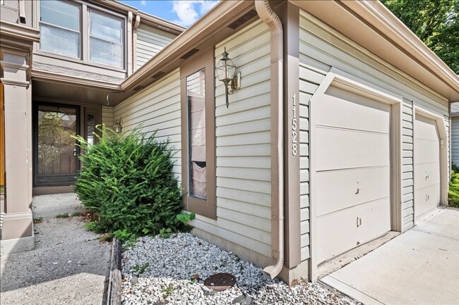 11528 Sunset Cove Ln in Indianapolis, IN - Building Photo - Building Photo