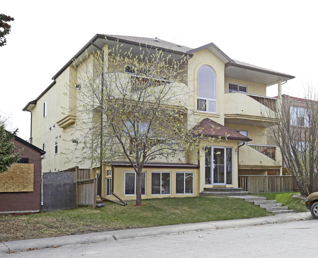 1712 37th St SE in Calgary, AB - Building Photo - Primary Photo