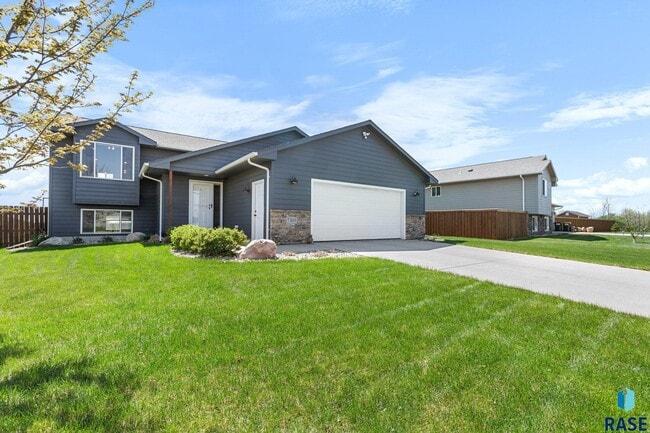 7305 W Jacob Cir in Sioux Falls, SD - Building Photo - Building Photo