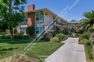 1001-1005 W Huntington Dr in Arcadia, CA - Foto de edificio - Building Photo