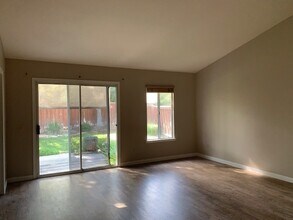 43205 Corte Almonte in Temecula, CA - Building Photo - Building Photo