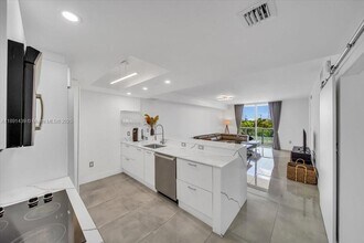 50 Biscayne Blvd in Miami, FL - Building Photo - Building Photo