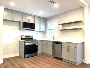 807 E Riverside Dr in Austin, TX - Building Photo - Building Photo