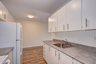 Lakeview Towers in Woodstock, ON - Building Photo