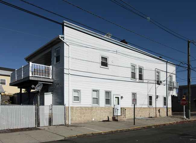 560-562 3rd Ave in Elizabeth, NJ - Foto de edificio - Building Photo