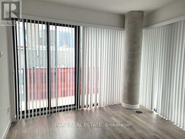 215 Queen St W in Toronto, ON - Building Photo - Building Photo