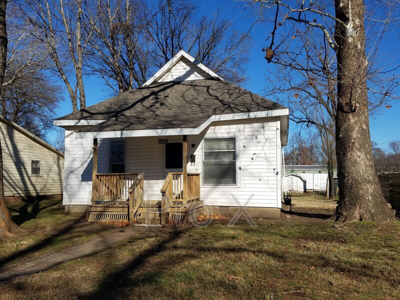 1012 W 3rd St in Pittsburg, KS - Building Photo