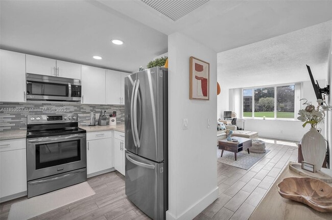 property at 9431 Live Oak Pl