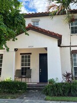 16920 SW 95th St in Miami, FL - Building Photo