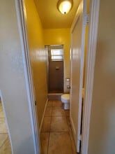 105 E 8th St, Unit A in Bakersfield, CA - Building Photo - Building Photo