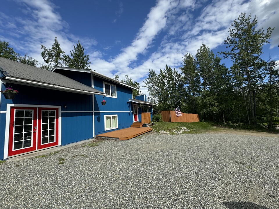 2661 N Cottonwood Loop in Wasilla, AK - Building Photo