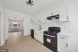 110 N Sickels St in Philadelphia, PA - Building Photo - Building Photo