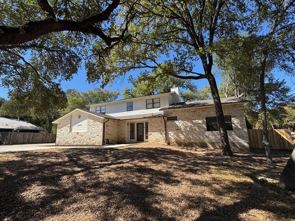 12604 Shady Acres Dr in Buda, TX - Building Photo