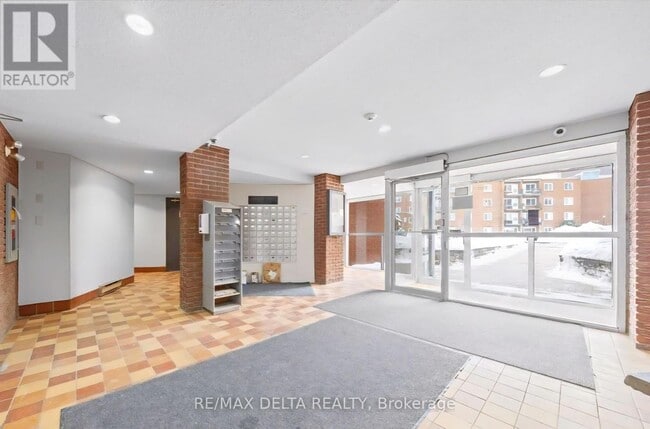 2044 Arrowsmith Dr in Ottawa, ON - Building Photo - Building Photo