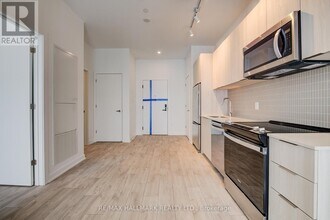 720 Whitlock Ave in Milton, ON - Building Photo - Building Photo