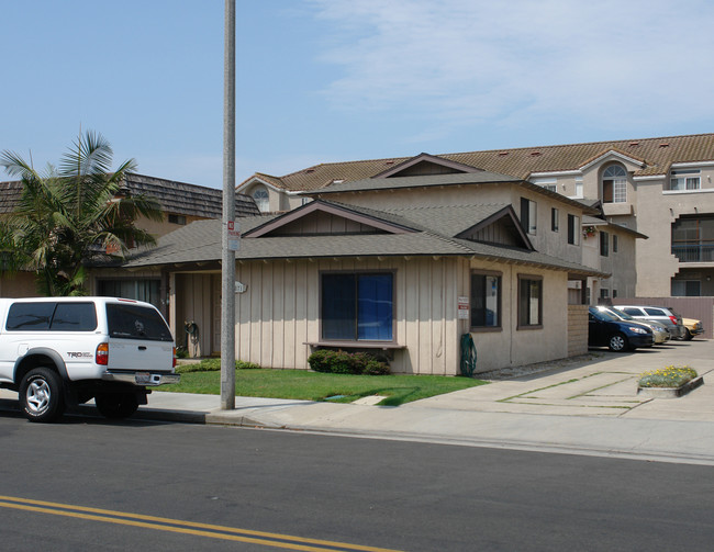 16871 Sims St in Huntington Beach, CA - Building Photo - Building Photo