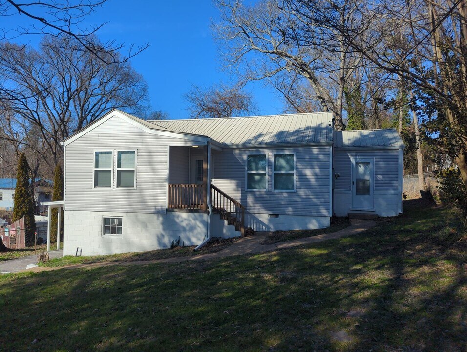 456 Warren St in Rossville, GA - Building Photo