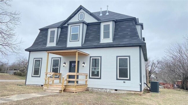 property at 129 S 8th St