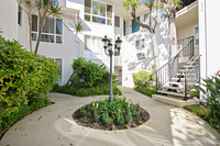 Levering Apartments in Los Angeles, CA - Building Photo - Building Photo