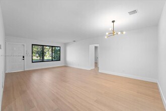 1240 NE 138th St in North Miami, FL - Building Photo - Building Photo