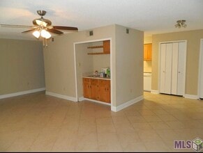 2021 S Brightside View Dr, Unit e in Baton Rouge, LA - Building Photo - Building Photo