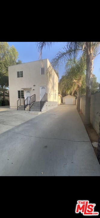 8448 Fenwick St in Los Angeles, CA - Foto de edificio - Building Photo