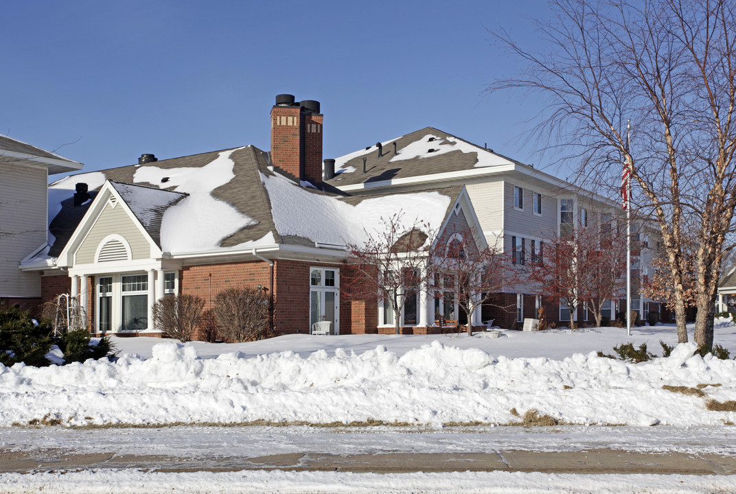 Oak Meadows in Oakdale, MN - Building Photo