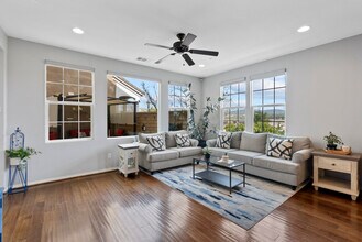 28285 N Via Sonata Dr in Santa Clarita, CA - Building Photo - Building Photo