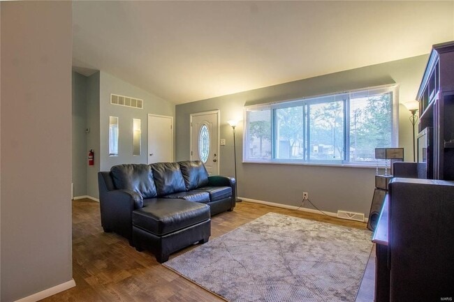 627 Hickory Hollow Ln in Kirkwood, MO - Building Photo - Building Photo
