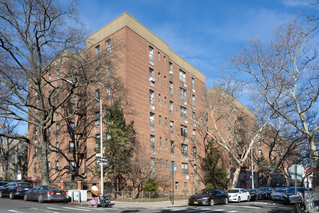 345 Webster Ave in Brooklyn, NY - Building Photo