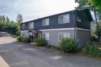 Debra Apartments in Shoreline, WA - Building Photo - Building Photo