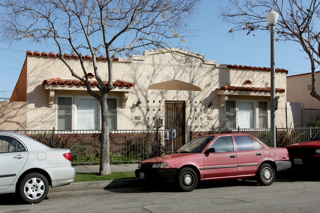 Daisy Courtyard in Long Beach, CA - Building Photo - Building Photo