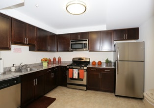 Autumn Hills in Woodbridge, NJ - Building Photo - Interior Photo