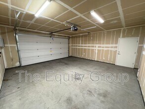 2234 S Oakhurst Ct in Visalia, CA - Building Photo - Building Photo