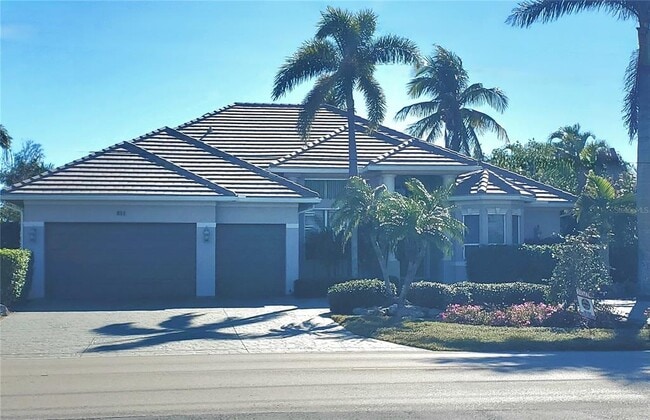 property at 811 W Henry St