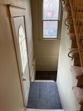 325 S Main St, Unit 2 in Poland, OH - Foto de edificio - Building Photo