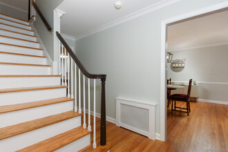 8 Timber Ln in Darien, CT - Building Photo - Building Photo