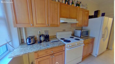 24 Euston St, Unit 18-2 in Brookline, MA - Foto de edificio - Building Photo