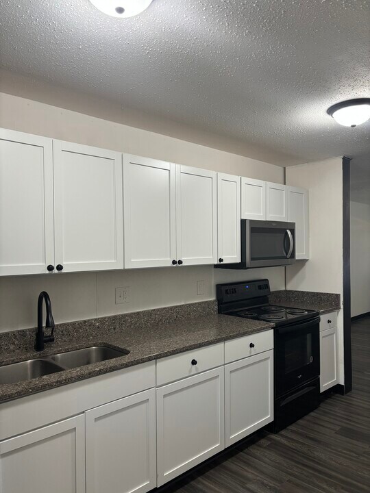 503 8th St NW in Mount Vernon, IA - Building Photo