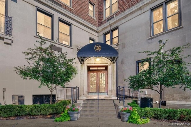 property at 2900 E Jefferson Ave