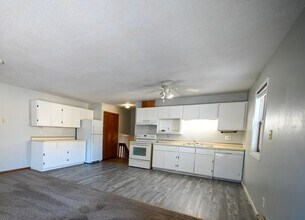 125/127 Sycamore St-Unit -127 in Baraboo, WI - Building Photo - Building Photo