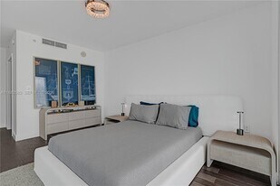 7928 East Dr, Unit 1808 in North Bay Village, FL - Building Photo