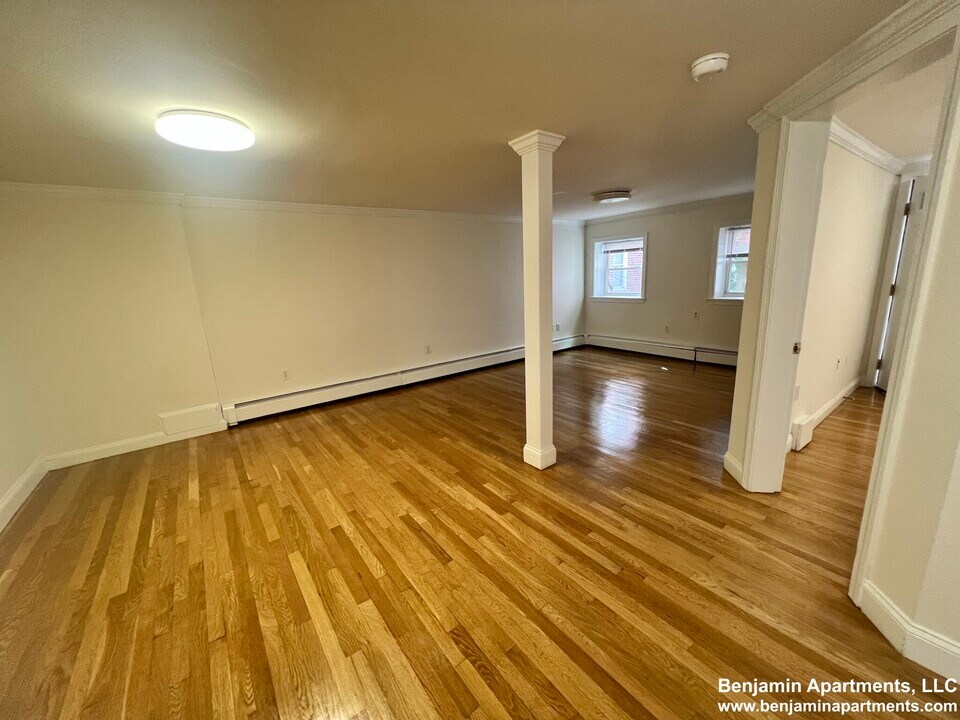 1529 Beacon St, Unit 2a in Brookline, MA - Building Photo
