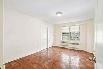 42-55-55 Colden St in Queens, NY - Building Photo - Building Photo