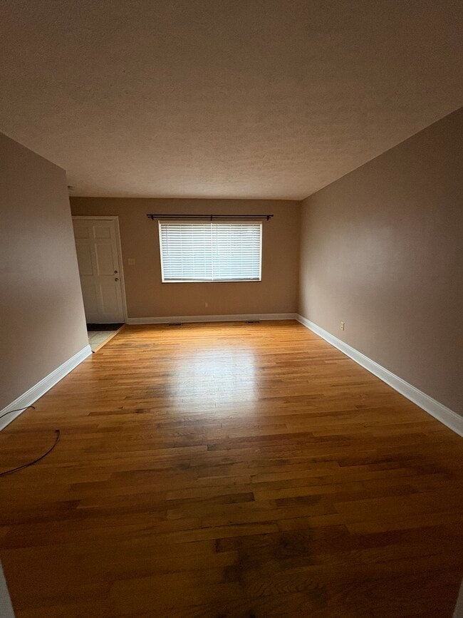 827 Glendale Ave, Unit C in South Charleston, WV - Foto de edificio - Building Photo