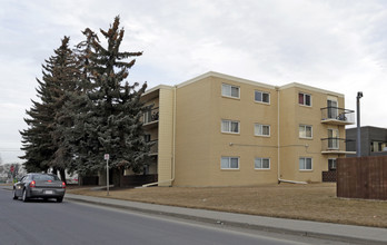 7008 4a St SW in Calgary, AB - Building Photo - Primary Photo