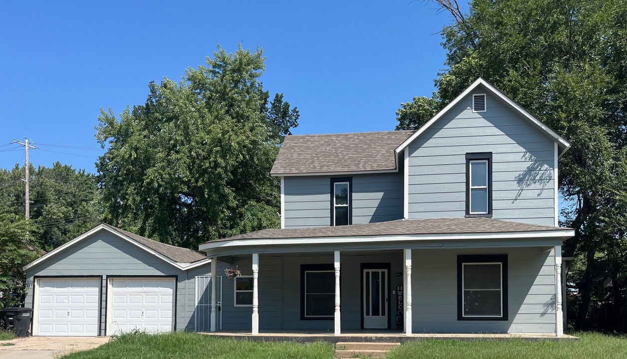 212 Main St in Augusta, KS - Foto de edificio